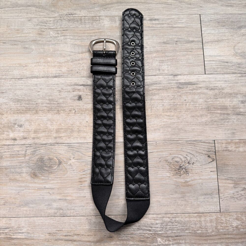 Betsey Johnson Black Heart Embossed Belt Women’s M/L 30-32 Y2K Punk Goth Cute